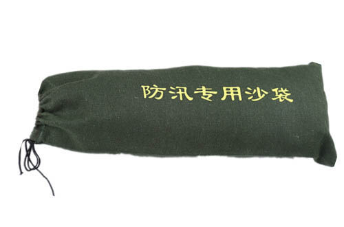 使用防汛专用沙袋的三步过程