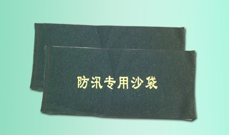 防汛沙袋护堤抢险时的使用